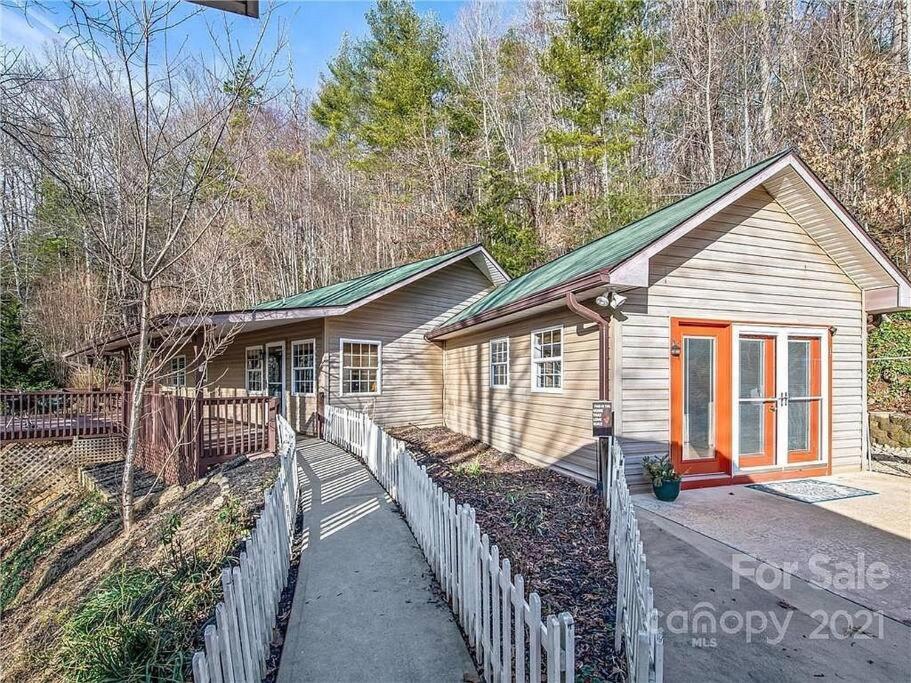 Misty Mountain Cottage Waynesville Extérieur photo